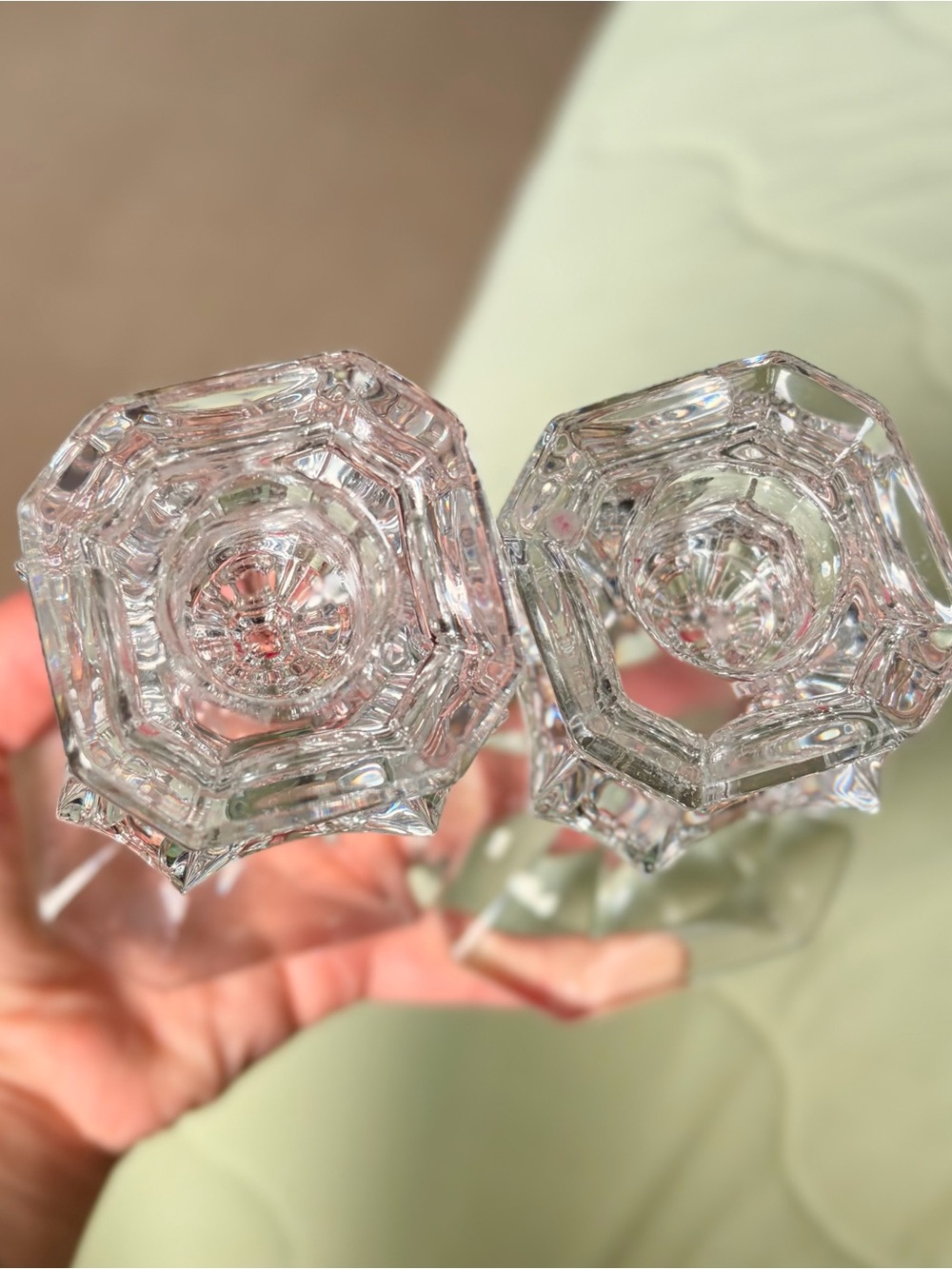 Vintage Charming Clear Glass Candlestick Holders – Elegant Pair Shiny & Bright - Picture 4 of 9